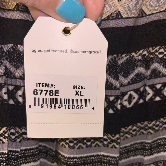 Flowy Aztec print top new w/ tags - Picture 5 of 5